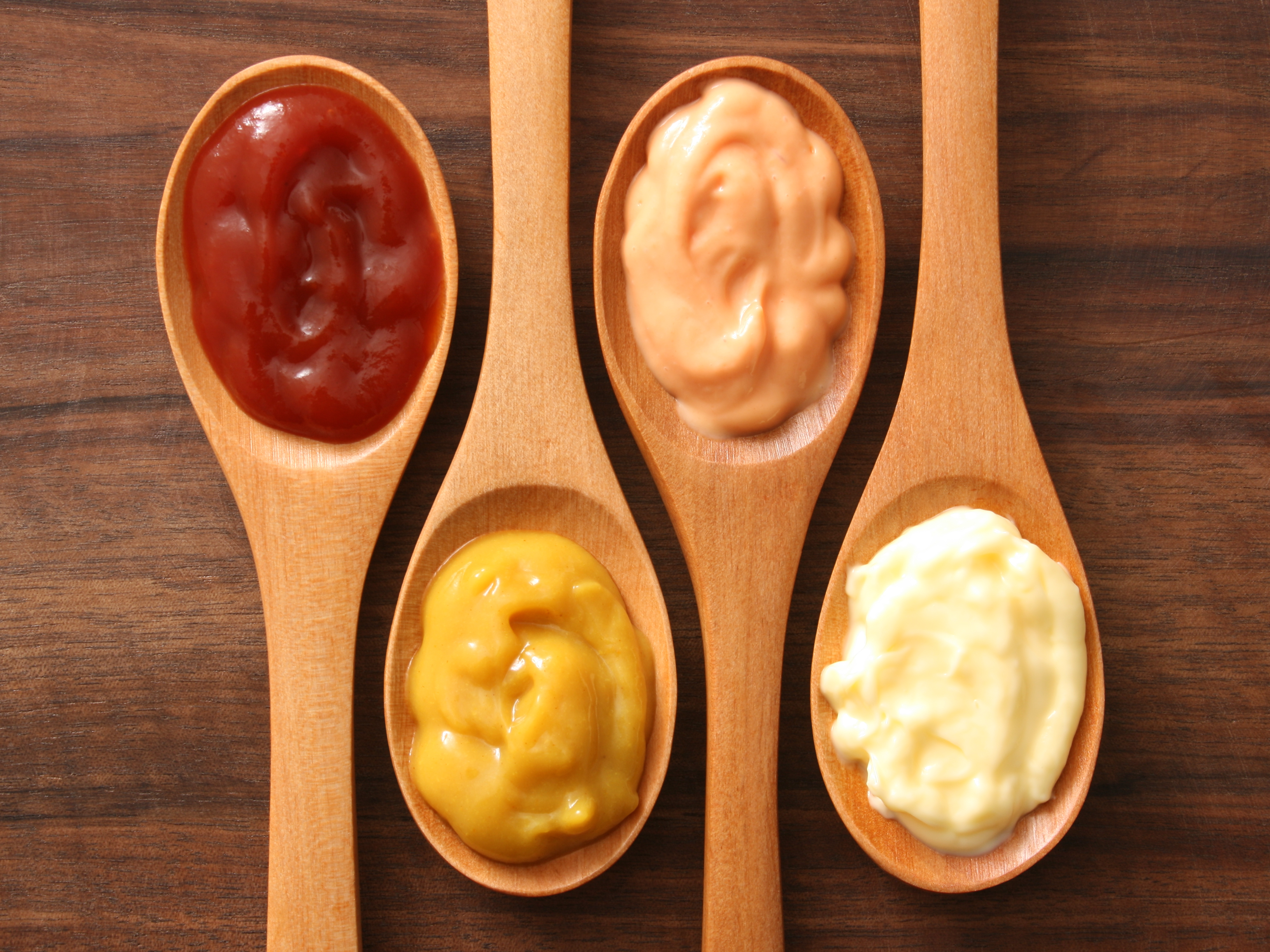 Low-fat and long-lasting sauces and condiments 