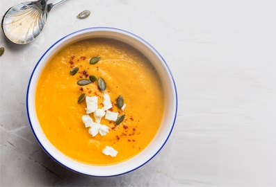 Texture uni APAC Aerial shot of a bowl of creamy carrot soup