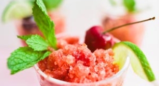 Crushed ice fruit drink