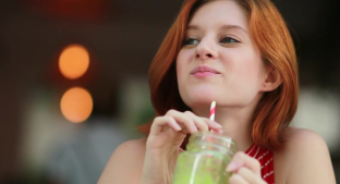 Tate & Lyle Half-year results September 2024 Smiling woman with a green smoothie drink