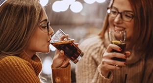 Friends sharing carbonated beverages 